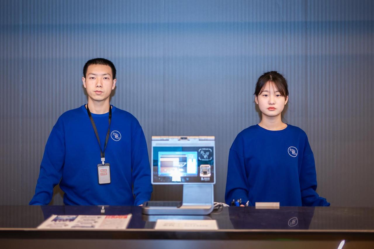Dayin International Youth Hostel - Near East Nanjing Road & People'S Square & The Bund -Large Social Area -Bar -Cafe -Gym -Free Laundry Luggage Storage -24H Front Desk -English Service Shanghai Bagian luar foto