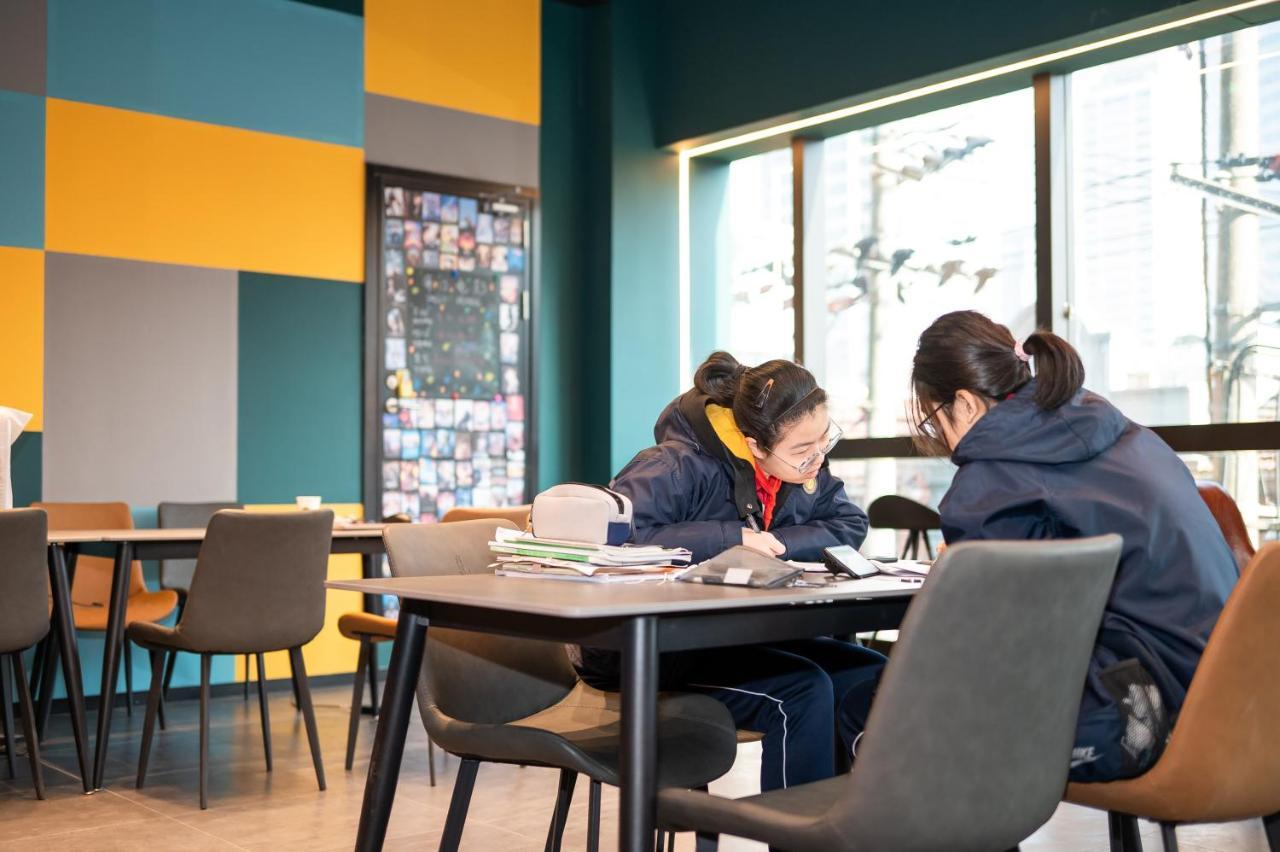 Dayin International Youth Hostel - Near East Nanjing Road & People'S Square & The Bund -Large Social Area -Bar -Cafe -Gym -Free Laundry Luggage Storage -24H Front Desk -English Service Shanghai Bagian luar foto