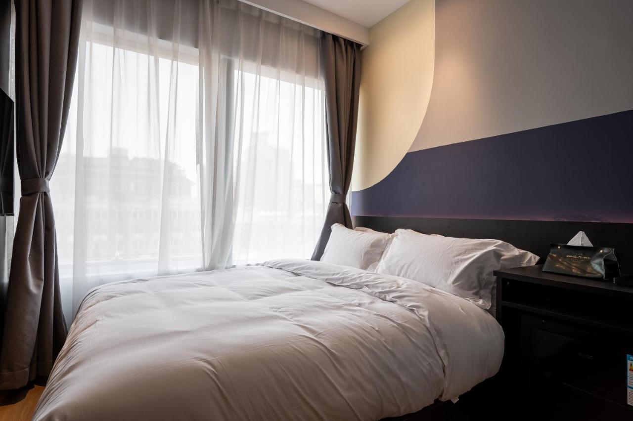 Dayin International Youth Hostel - Near East Nanjing Road & People'S Square & The Bund -Large Social Area -Bar -Cafe -Gym -Free Laundry Luggage Storage -24H Front Desk -English Service Shanghai Bagian luar foto