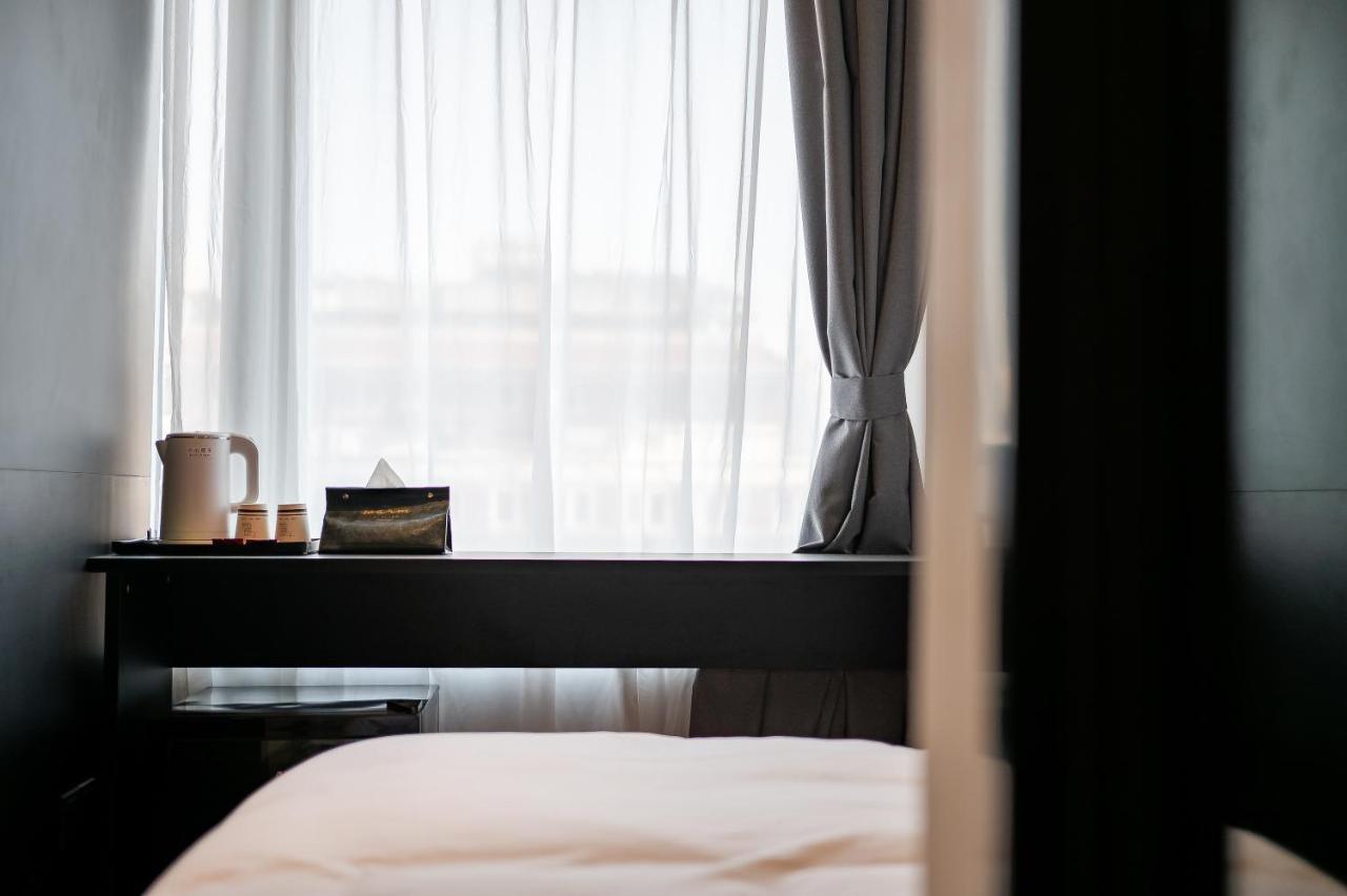 Dayin International Youth Hostel - Near East Nanjing Road & People'S Square & The Bund -Large Social Area -Bar -Cafe -Gym -Free Laundry Luggage Storage -24H Front Desk -English Service Shanghai Bagian luar foto
