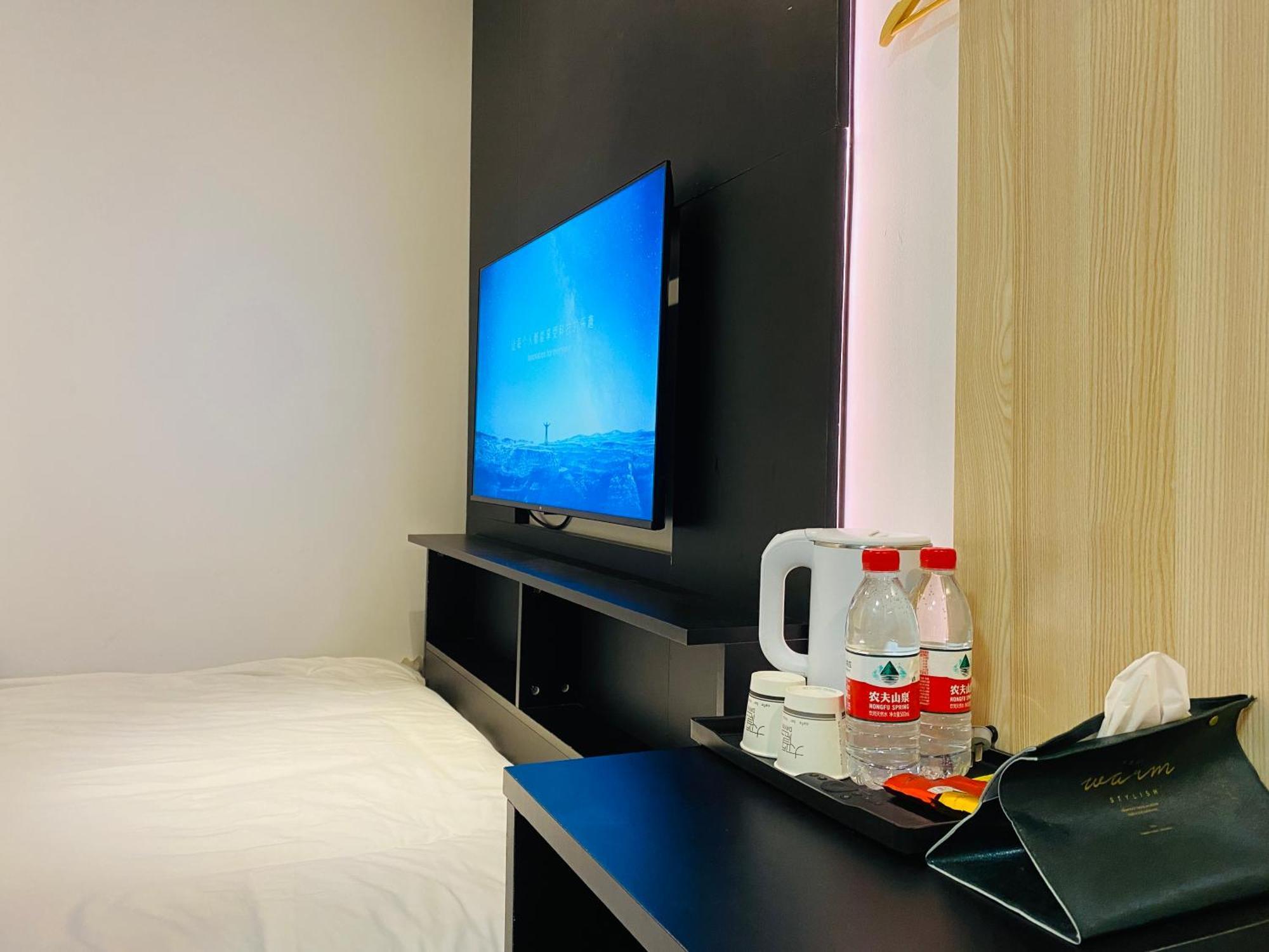 Dayin International Youth Hostel - Near East Nanjing Road & People'S Square & The Bund -Large Social Area -Bar -Cafe -Gym -Free Laundry Luggage Storage -24H Front Desk -English Service Shanghai Bagian luar foto