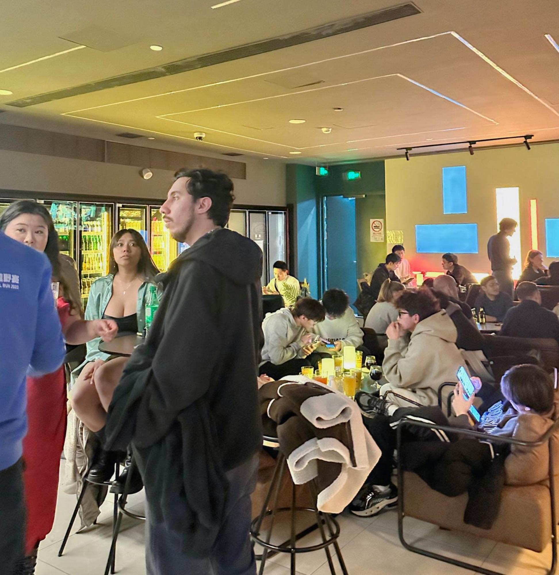 Dayin International Youth Hostel - Near East Nanjing Road & People'S Square & The Bund -Large Social Area -Bar -Cafe -Gym -Free Laundry Luggage Storage -24H Front Desk -English Service Shanghai Bagian luar foto