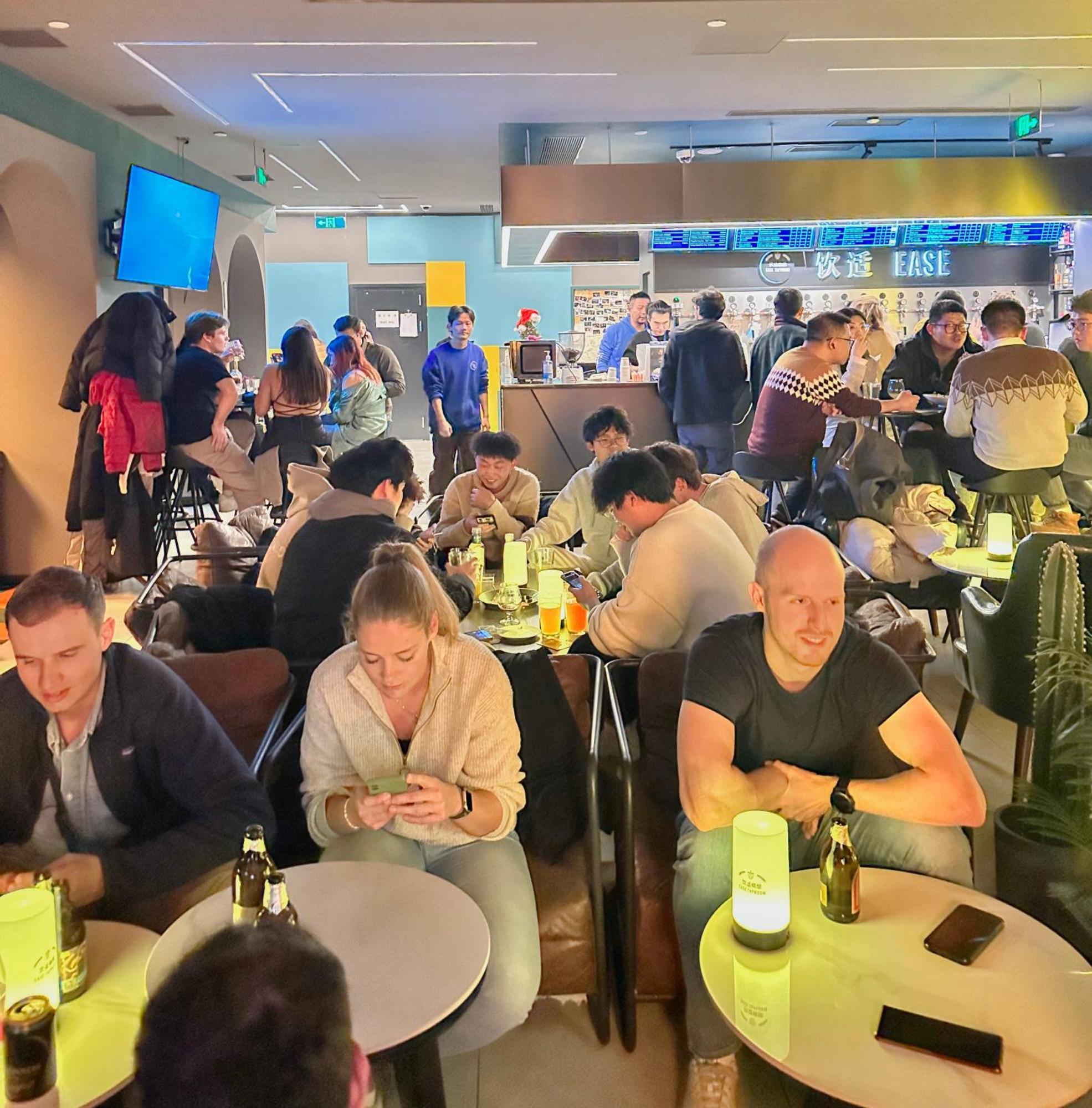 Dayin International Youth Hostel - Near East Nanjing Road & People'S Square & The Bund -Large Social Area -Bar -Cafe -Gym -Free Laundry Luggage Storage -24H Front Desk -English Service Shanghai Bagian luar foto