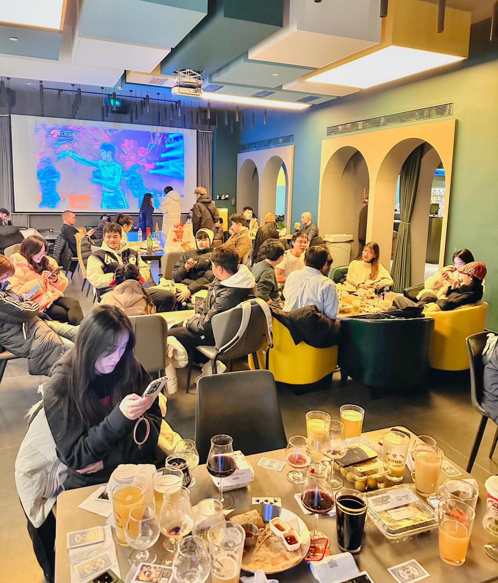 Dayin International Youth Hostel - Near East Nanjing Road & People'S Square & The Bund -Large Social Area -Bar -Cafe -Gym -Free Laundry Luggage Storage -24H Front Desk -English Service Shanghai Bagian luar foto