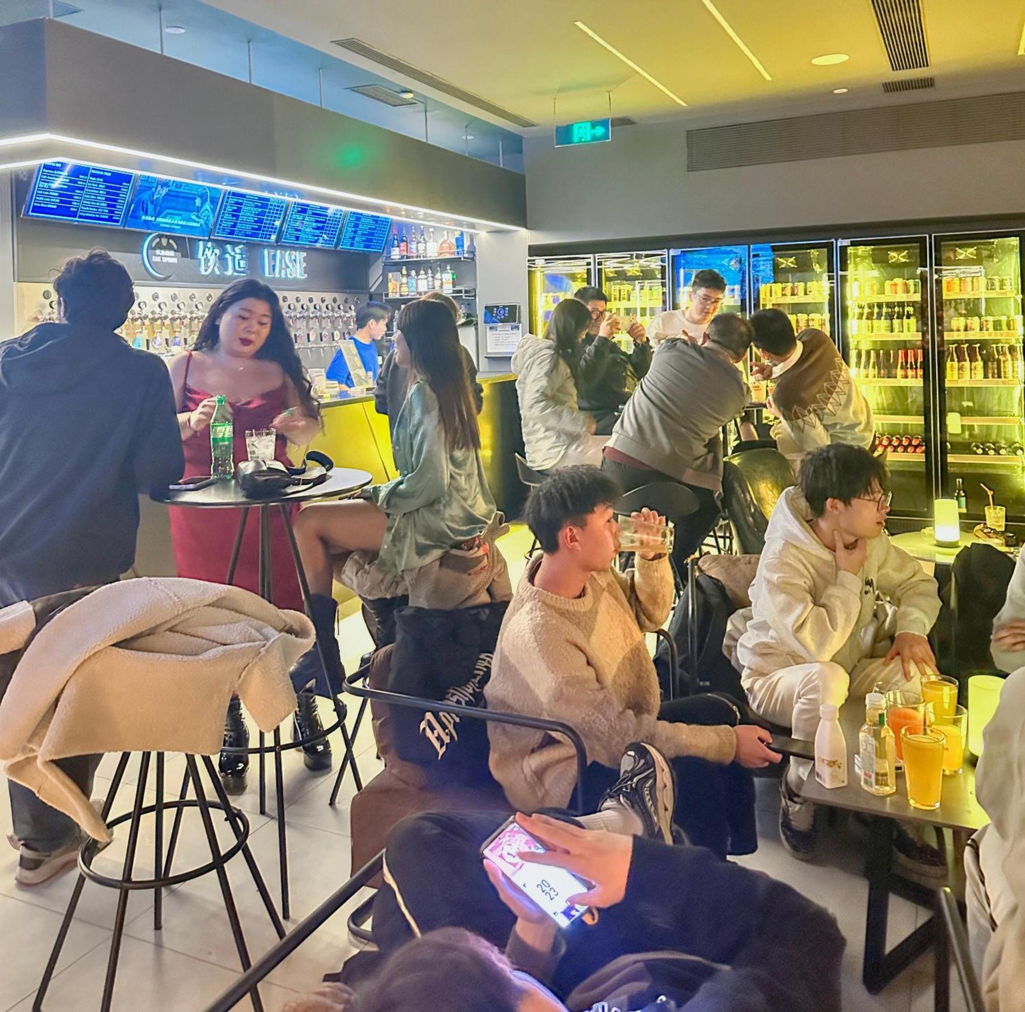 Dayin International Youth Hostel - Near East Nanjing Road & People'S Square & The Bund -Large Social Area -Bar -Cafe -Gym -Free Laundry Luggage Storage -24H Front Desk -English Service Shanghai Bagian luar foto