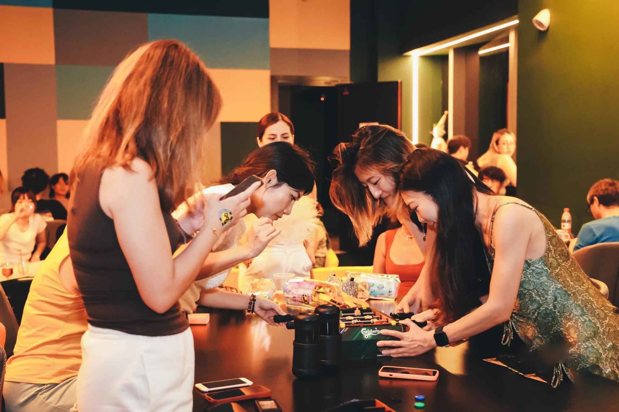 Dayin International Youth Hostel - Near East Nanjing Road & People'S Square & The Bund -Large Social Area -Bar -Cafe -Gym -Free Laundry Luggage Storage -24H Front Desk -English Service Shanghai Bagian luar foto